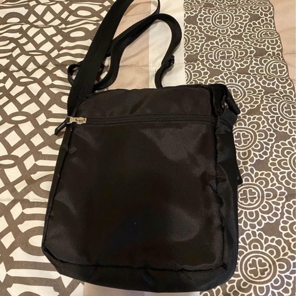 Swiss gear cross body bag - Picture 2 of 3